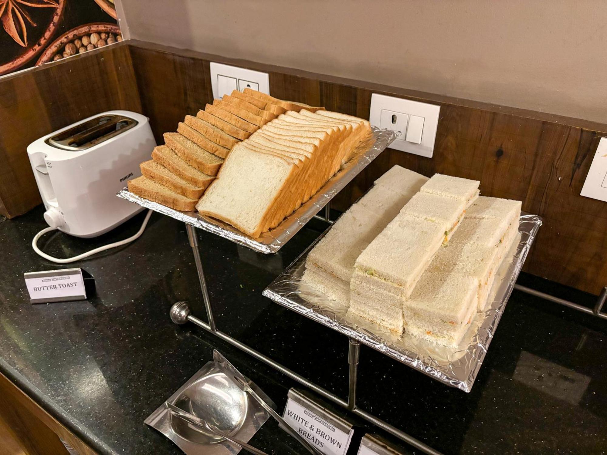 Hotel Oxmo Delhi Airport With Free Airport Transsfer Нью-Делі Екстер'єр фото